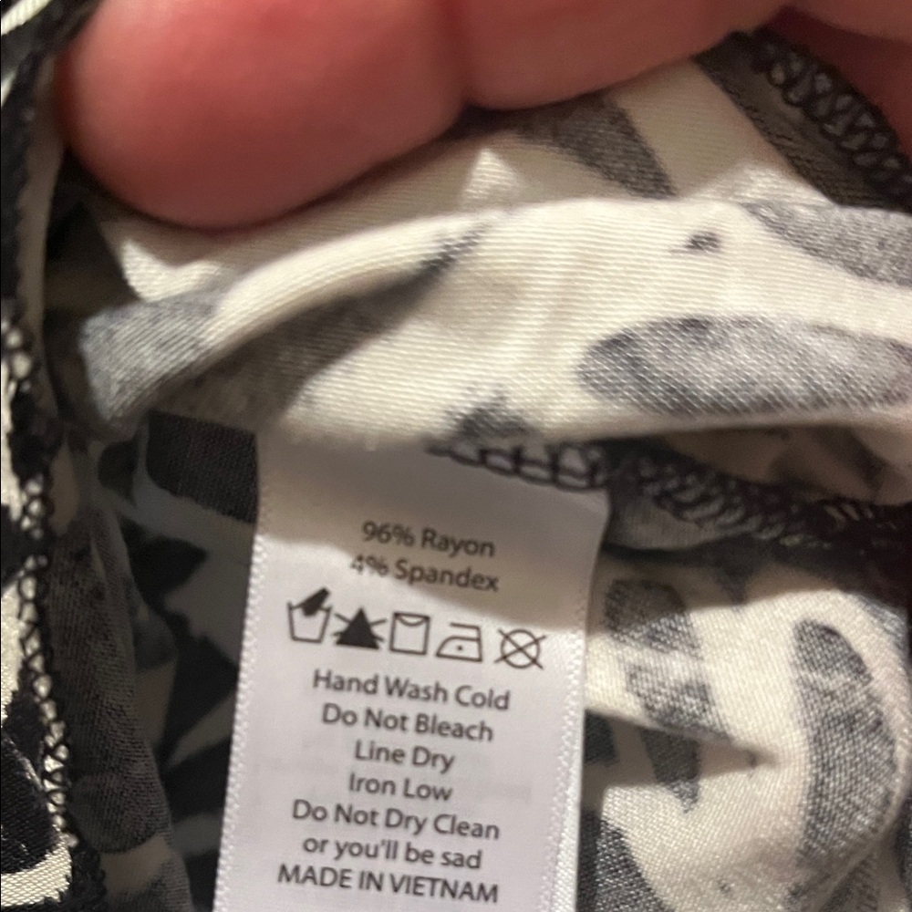 LuLaRoe Black and Cream Leaf Pattern Long Sleeve Top - Picture 4 of 5